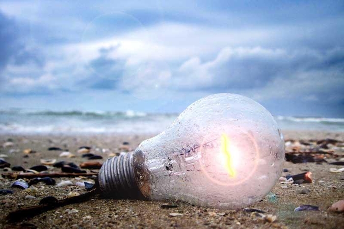 Litras šviesos: be elektros veikianti „60 W lemputė“