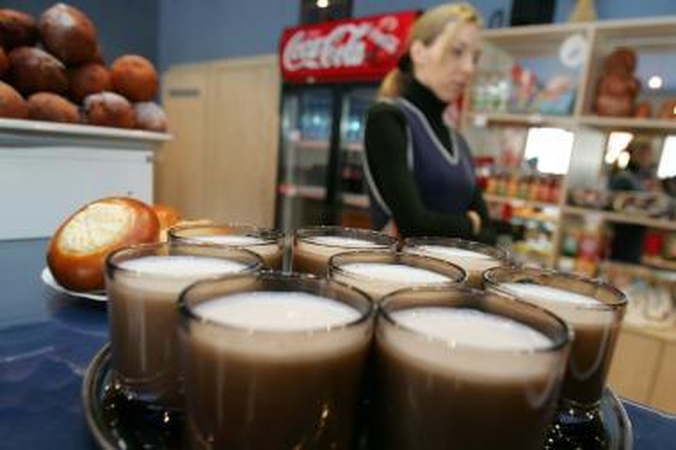 Bandyta tiekti pieną su antibiotikais