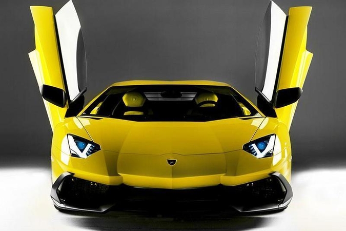 Geltonas „Lamborghini“ - kompanijos jubiliejui