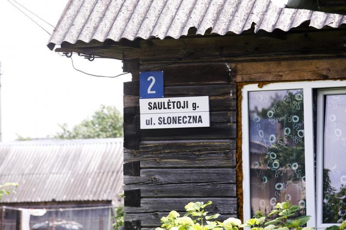 Vilniaus rajono savivaldybėje akis ir toliau bado lenkiški užrašai