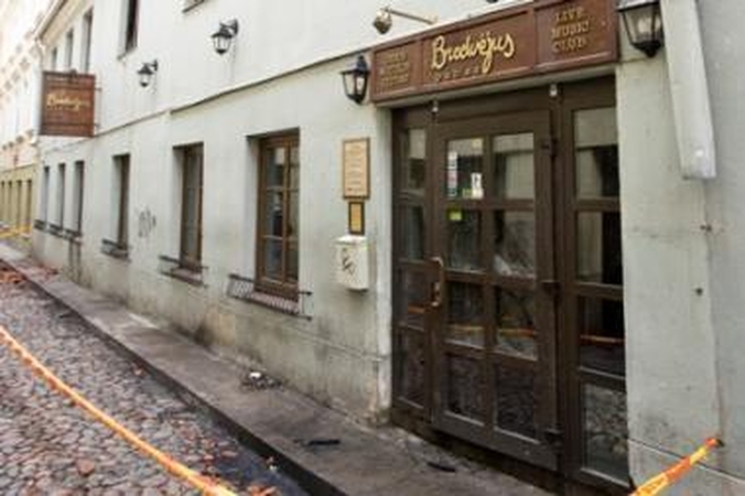 Vėl degė prisikelti besiruošiantis „Brodvėjus Pub“ (dar papildyta)