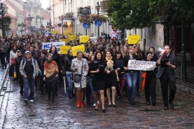 Studentai stojo ginti savo Alma Mater