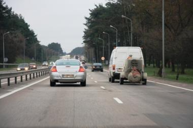 Siūloma kompensuoti buvusiems bedarbiams transporto išlaidas