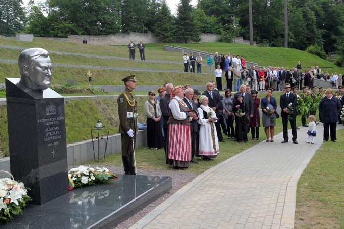 Savivaldybės žinion perduotas paminklas prezidentui A.M.Brazauskui