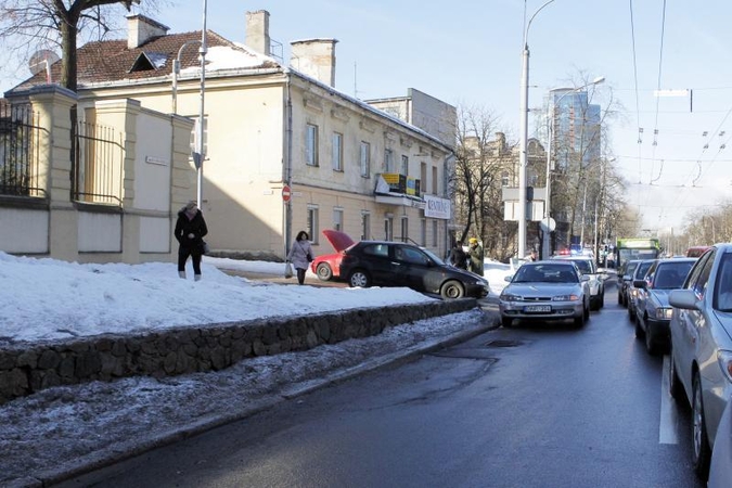 Vilniečiai šįryt raginami aplenkti J. Basanavičiaus gatvę
