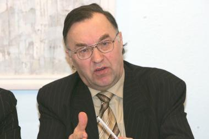 Karšto vandens skaitiklis išvertė iš posto (papildyta)