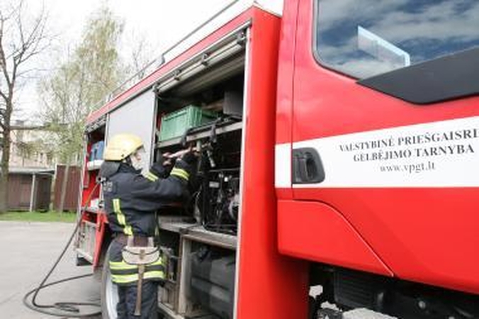 Dėl dujų įrangos gedimų užsidegė BMW