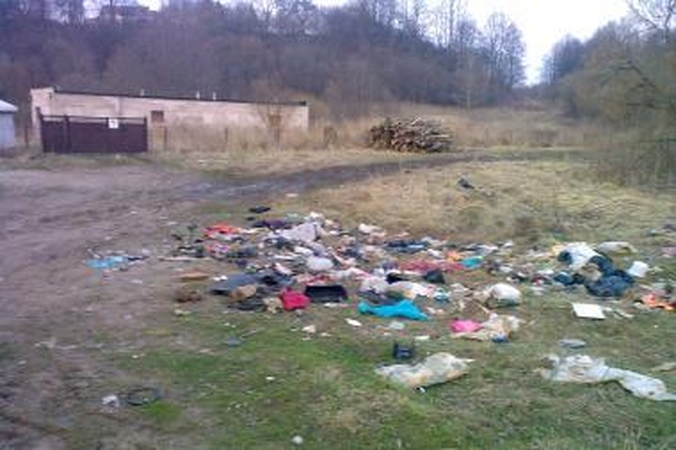 Jiesios draustinis virsta šiukšlynu