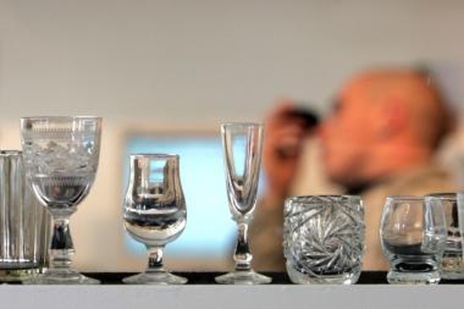 Neblaivi moteris peiliu į pilvą sužeidė sugyventinį