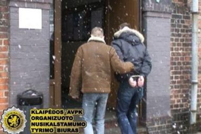 Dvidešimtmetis pelnėsi iš bendraamžės prostitucijos