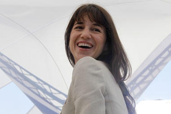 Charlotte Gainsbourg bijo dainuoti