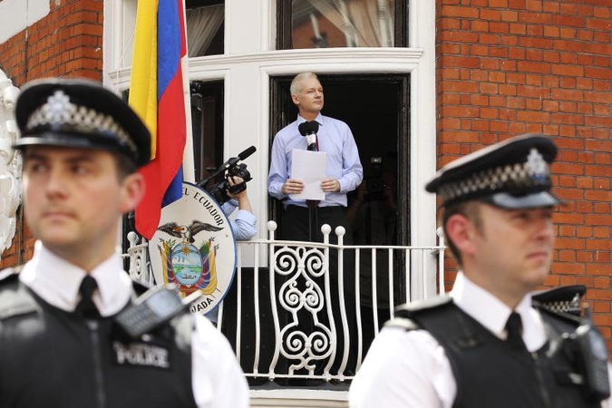 Ekvadoras: laikysime J. Assange'ą tiek, kiek jam reikės