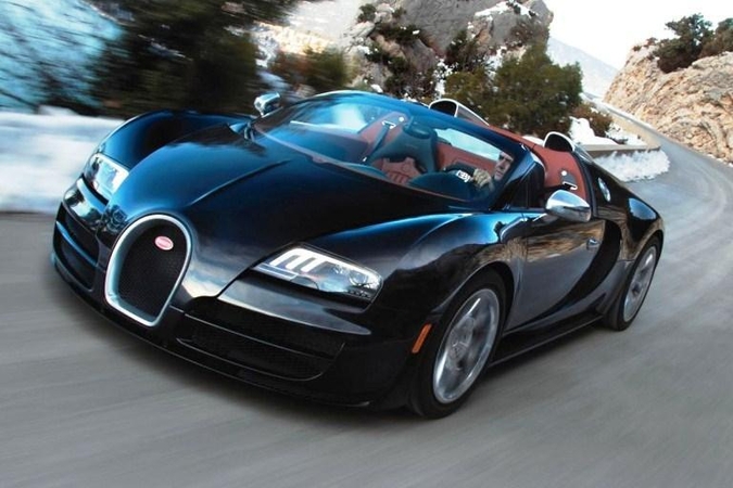 „Bugatti“ pradėjo reklamuoti greičiausią pasaulyje „roadsterį“