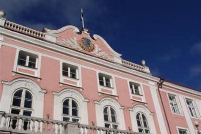Estijos deputatai bando „užšaldyti“ sau atlyginimus