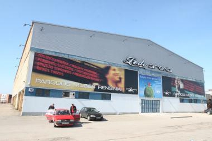 Ledo arenoje – modernūs teniso kortai