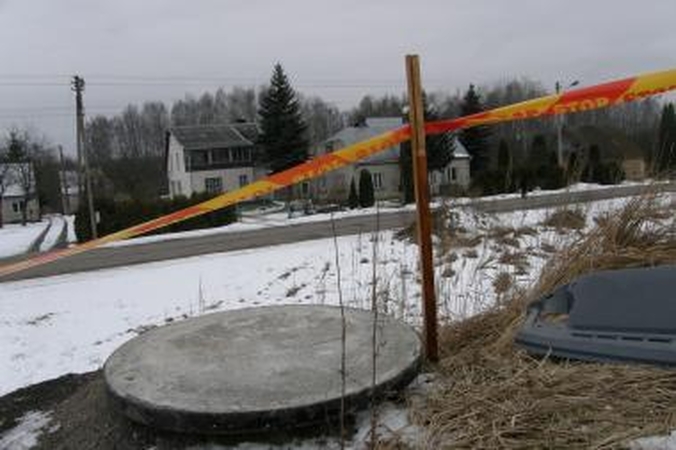 Čiuožinėdamas nuo kalno vaikas įkrito į šulinį