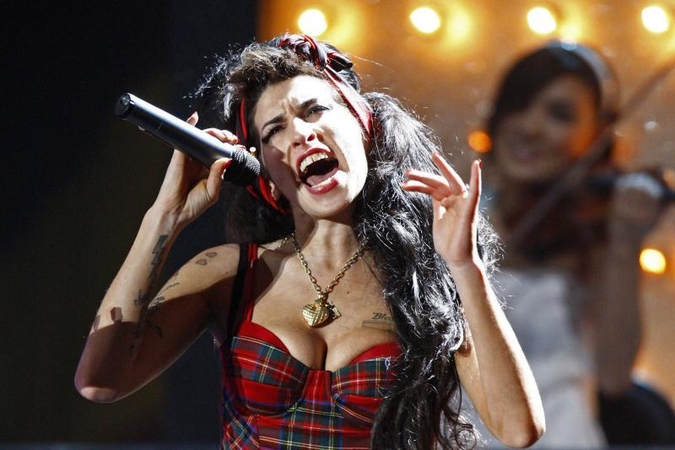A. Winehouse tėvas neleidžia statyti pjesės apie velionę dukterį