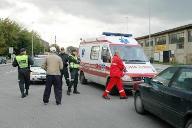Pėsčiųjų perėjoje partrenkta moteris