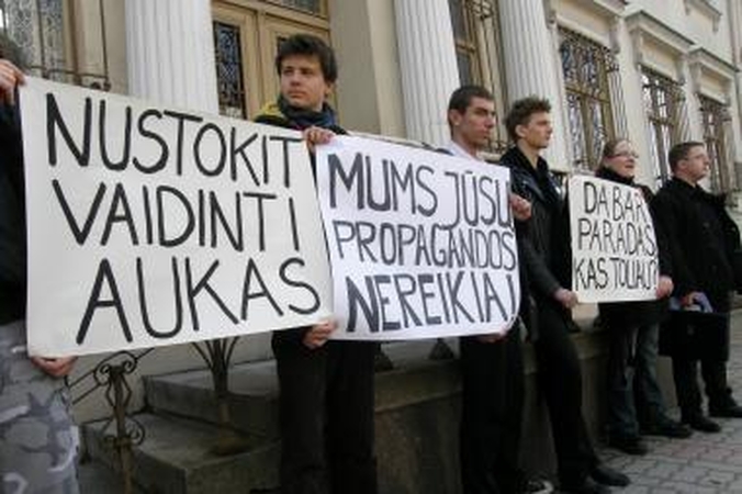 Klaipėdiečiai protestavo prieš gėjų eitynes (papildyta)