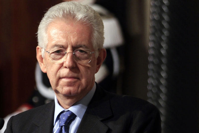 S. Berlusconi smerkia Vokietijai „keliaklupsčiaujantį“ M. Monti