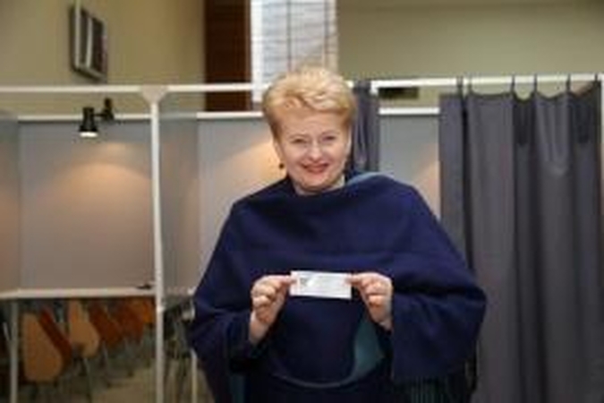 Ekspertai: rinkėjai gali balsuoti už jautresnę kandidatę į Prezidentus