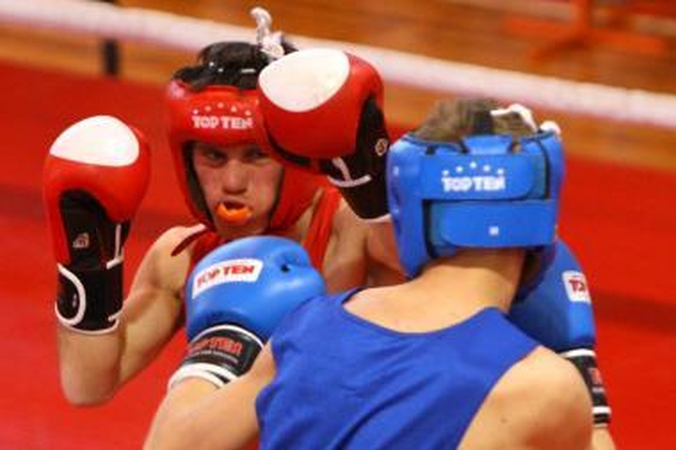 Čempionų titulus apgynė šeši boksininkai 