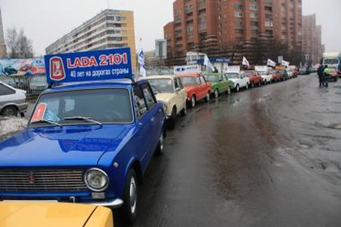Rusai brangina „kapeikas“, o Katare pūna super automobiliai