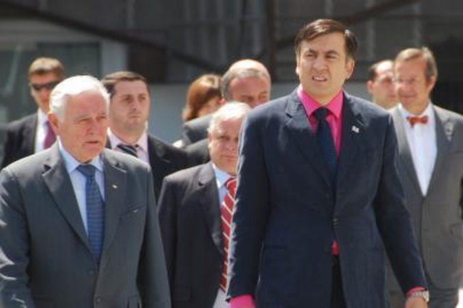 V.Adamkus Gruzijos padėtį aptarė su Dž.Bušu