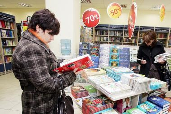 Skaitytojai graibsto pigias knygas