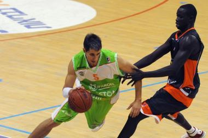 Prancūzijos krepšinio čempionui Mindaugas Lukauskis pelnė 13 taškų