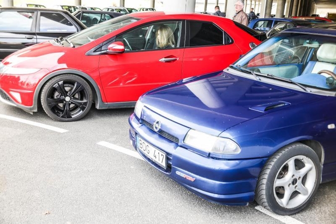 Automobiliuose turės atsirasti įranga, pranešanti apie avarijas
