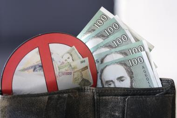 Ministerija: tą patį darbo krūvį turintiems mokytojams atlyginimai mažės apie 5 proc. 