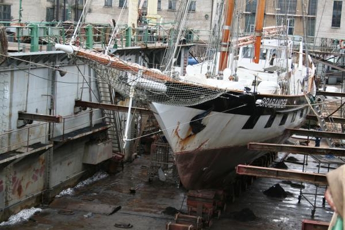 KU burlaivis „Brabander“ ruošiamas tarptautinei regatai