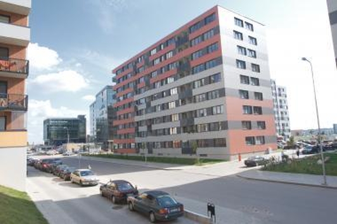 Iš devinto aukšto iškritusi mergina mirė  
