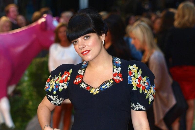 Lily Allen per savo vestuves sulauks karališkos palydos