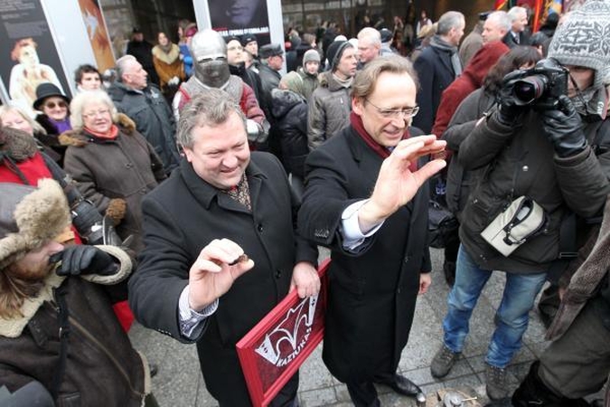 Kaziuko mugėje R.Alekna mokėsi kalti pinigus