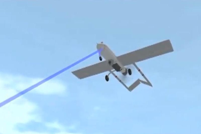 Amerikiečiai nuo Irano bepiločių lėktuvų ginsis lazeriu