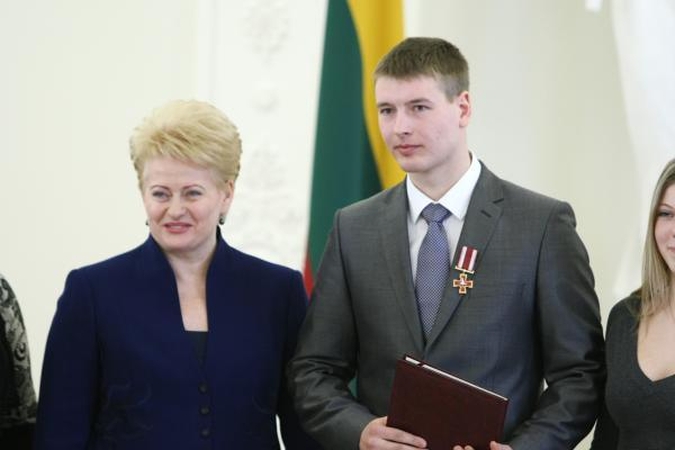 Nusipelniusiems Lietuvos ir užsienio piliečiams įteikti valstybės apdovanojimai 