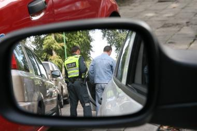 Rugsėjo 1-oji prieš trejus metus - girti paaugliai laiką leido areštinėje