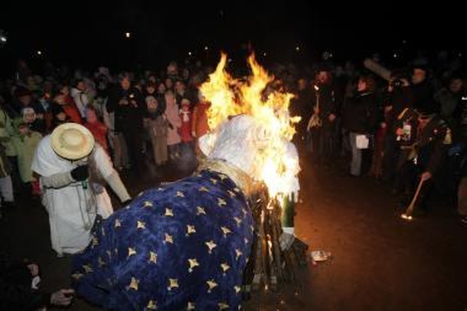 Mokytojų namų kiemelyje - Morių paradas 