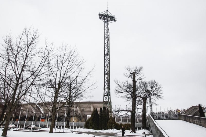 Tušti pažadai: griūvantys stadiono bokštai remonto dar nesulaukė 