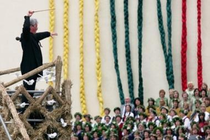 D.Grybauskaitė pasveikino 50-metį švenčiantį chorą "Ąžuoliukas" 