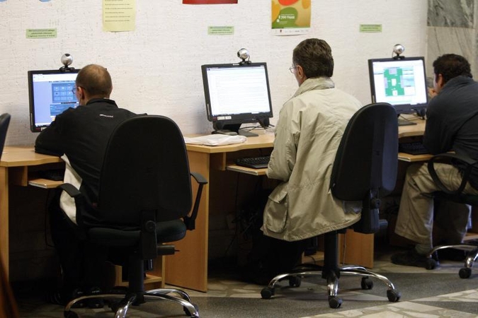 Bibliotekų lankytojai ne knygas skaito, o tvarko darbo reikalus