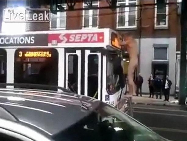 Vyriškis pabandė išprievartauti… autobusą