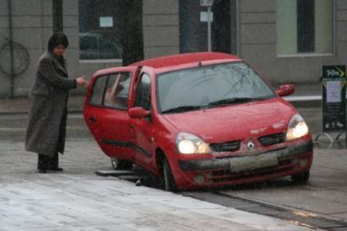 Smegduobė vidury Laisvės alėjos