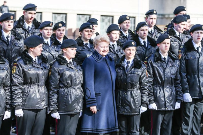 Prezidentė prisiekusiams kariams: turite gyventi ne tik sau