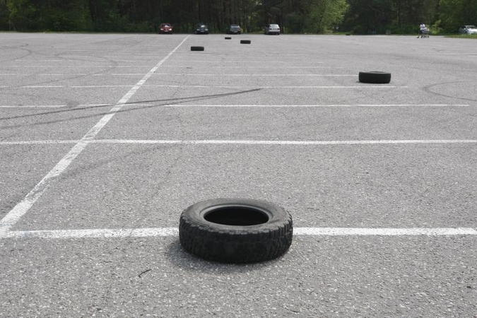 Alytuje šeštadienį subadytos penkių automobilių padangos