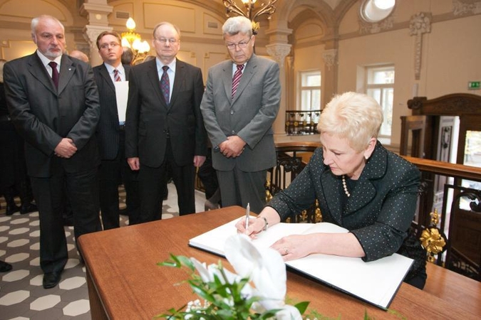 Su B.Lubiu atsisveikina politikai ir visuomenės veikėjai