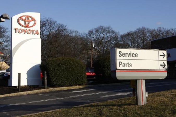 Ir vėl atšaukiami automobiliai „Toyota“ 