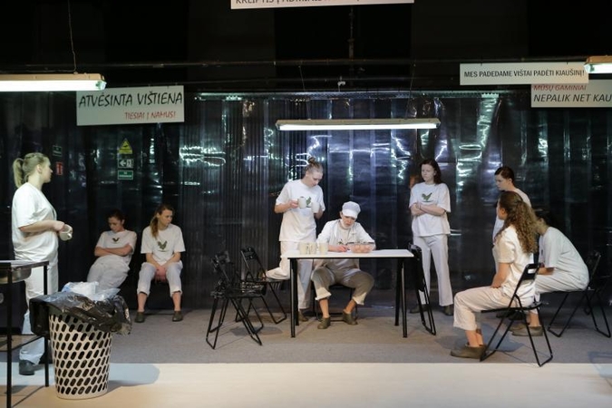Lietuvos teatrų scenos pavirs „Paukštyno bendrabučiu“